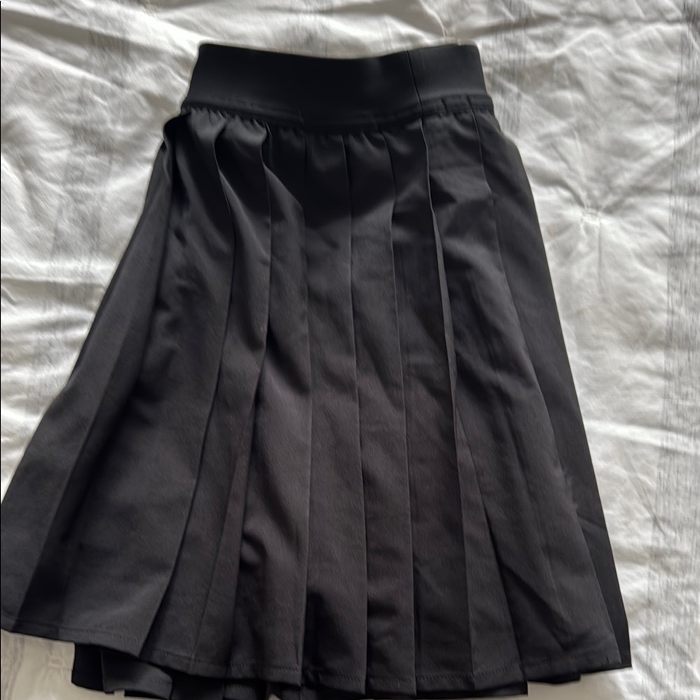 Lululemon  Black Pleated Skirt size 6